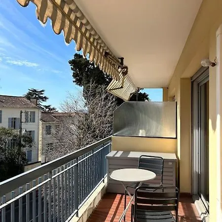 A 2 Pas Du Centre De Apartment Cannes